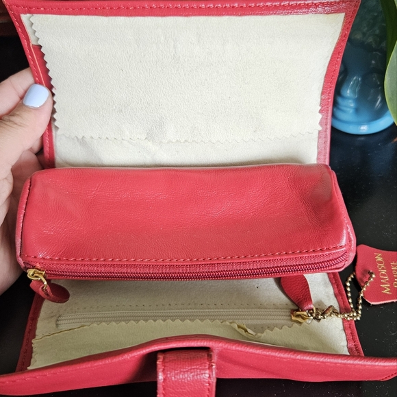 Madison Burke leather wallet - Picture 2 of 4